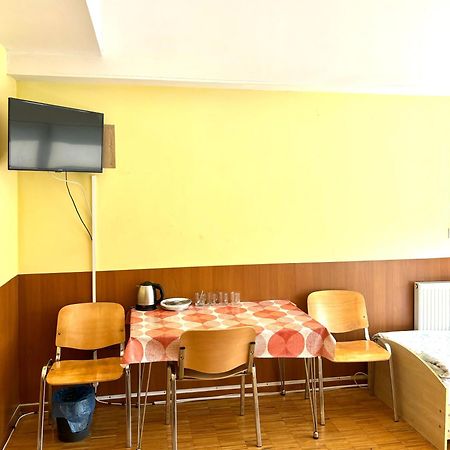 Hostel Nuove Frontiere Nysa Exterior foto